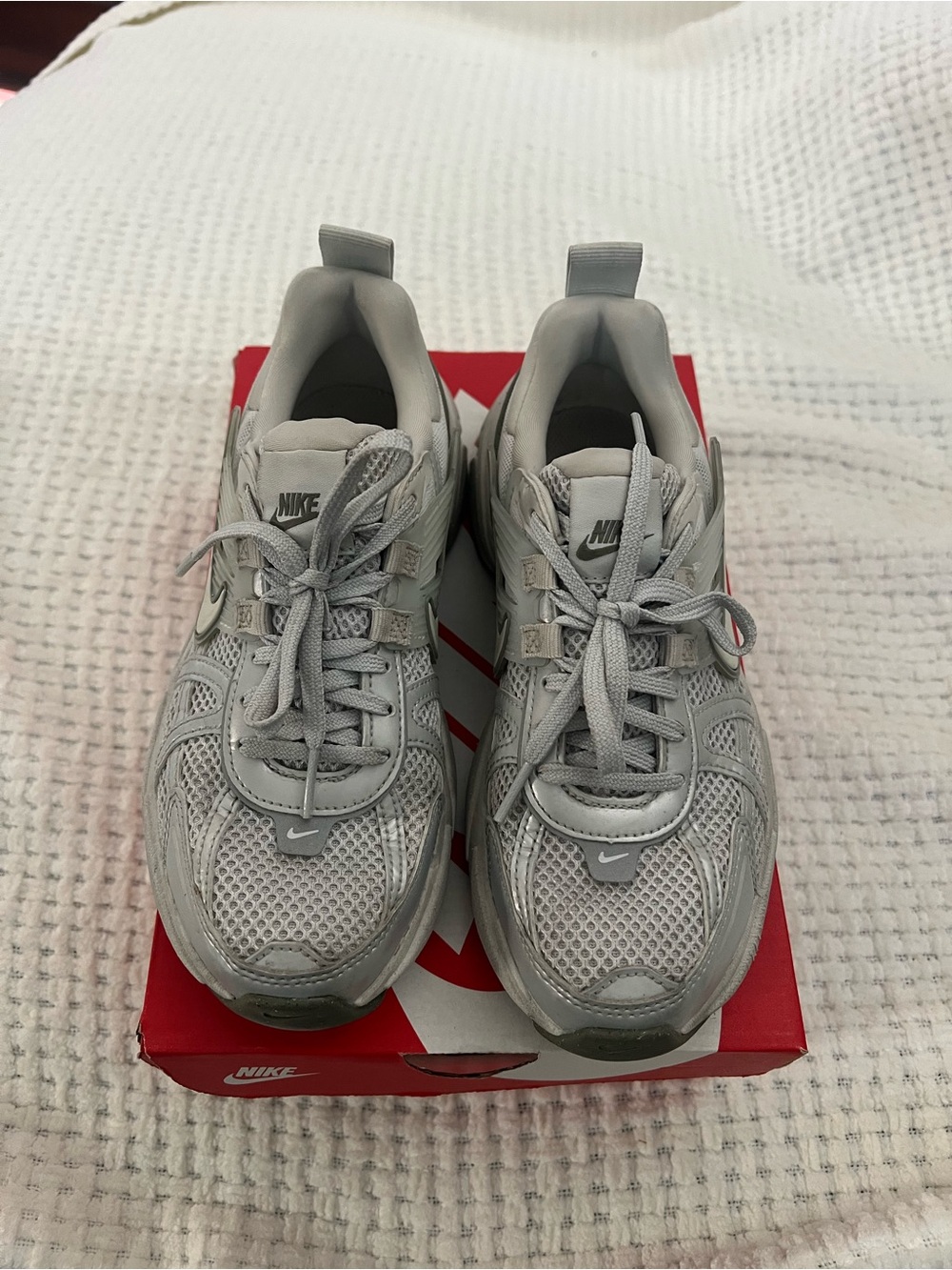 Nike Women’s V2K Run Shoes size 6 - Picture 3 of 11